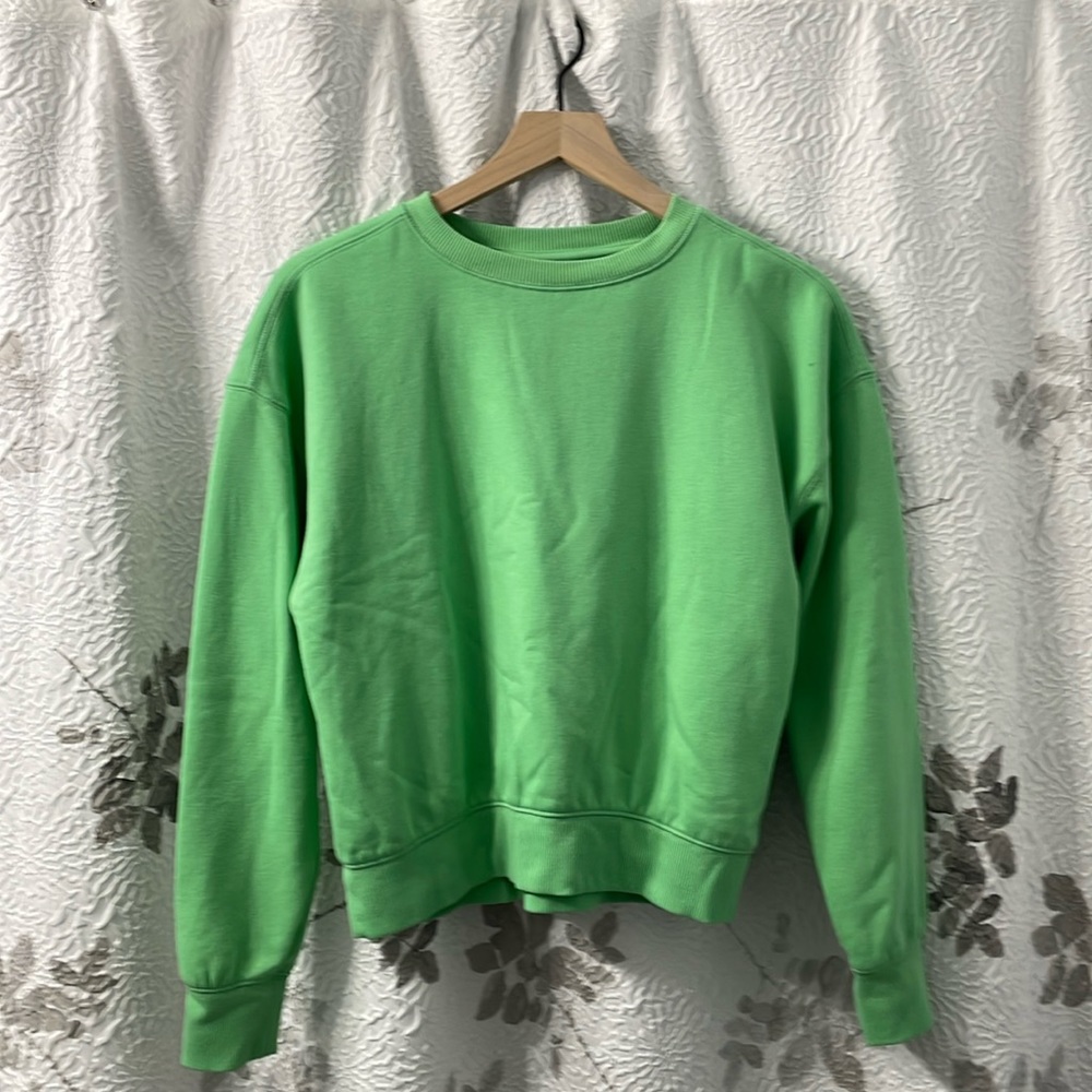 Universal Threads Sweater